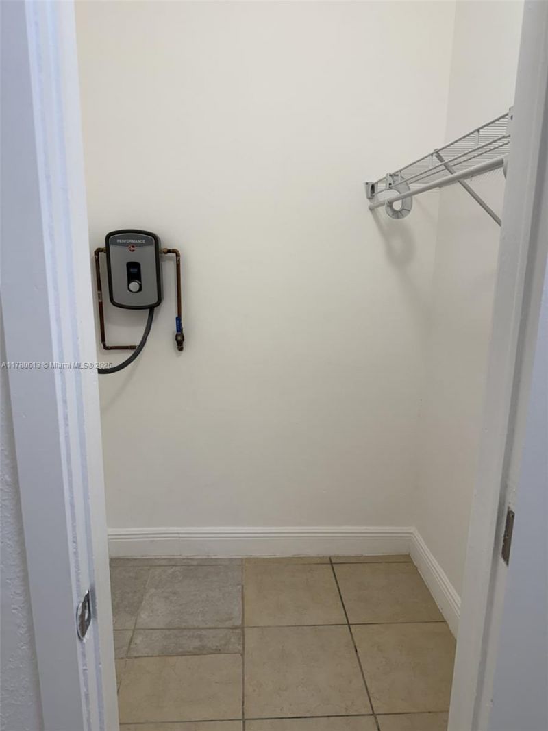 1895 Venice Park Dr, Unit 2A, North Miami, FL 33181 Photo