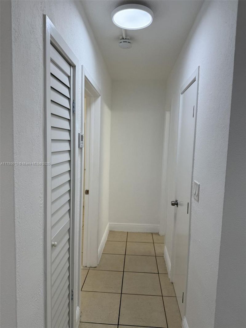 1895 Venice Park Dr, Unit 2A, North Miami, FL 33181 Photo