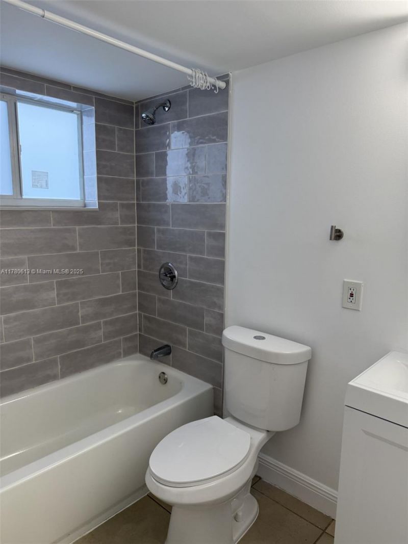 1895 Venice Park Dr, Unit 2A, North Miami, FL 33181 Photo