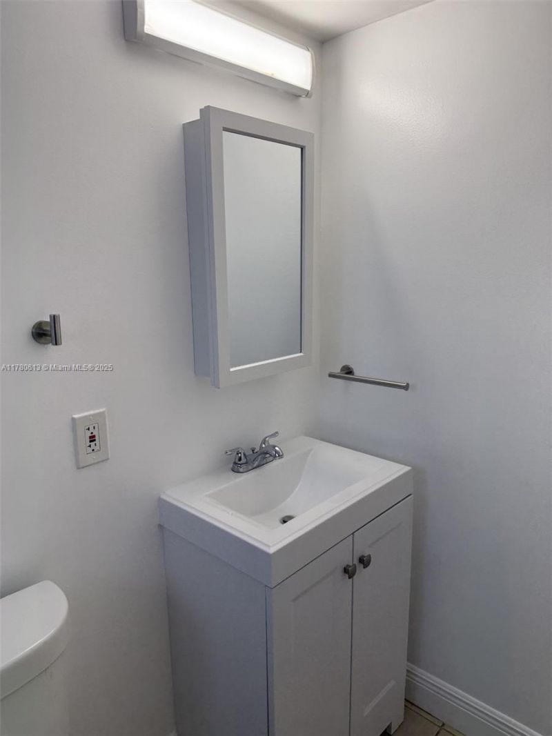 1895 Venice Park Dr, Unit 2A, North Miami, FL 33181 Photo