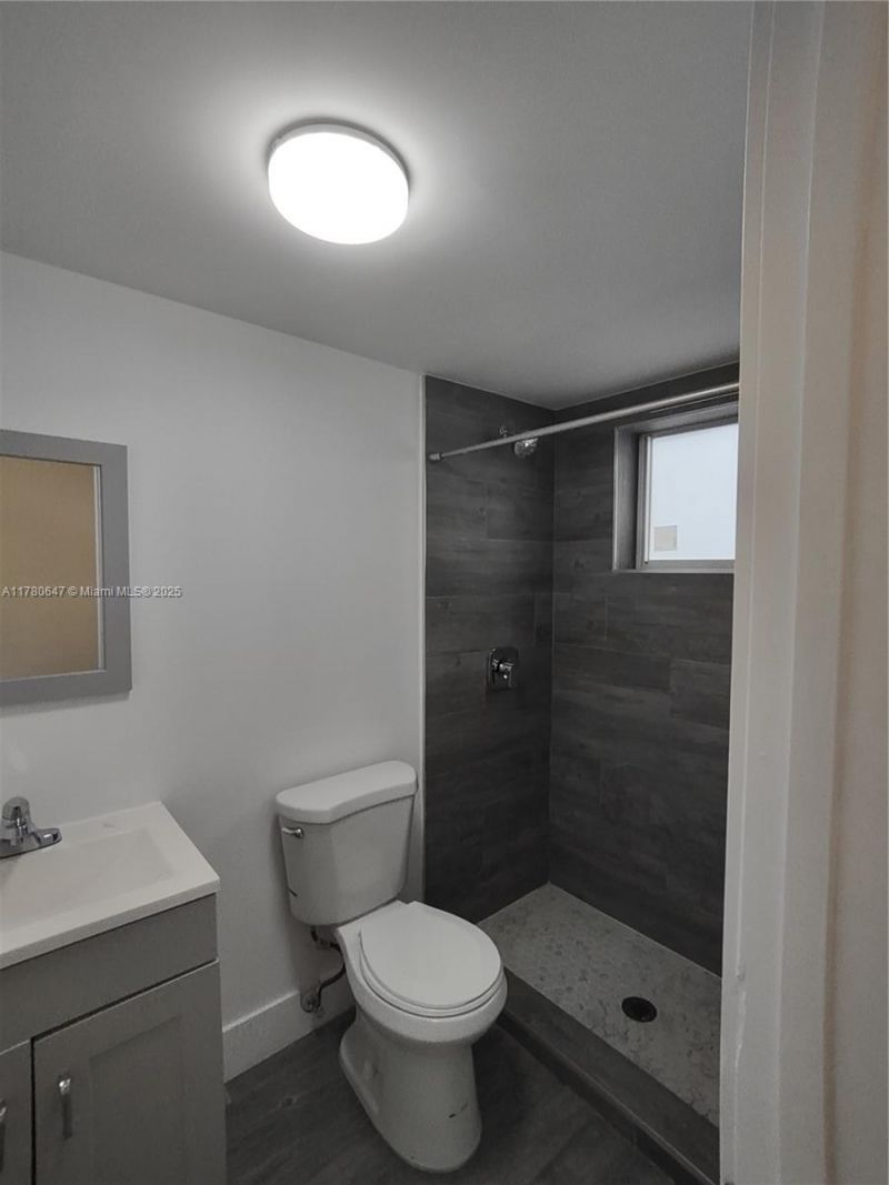 1895 Venice Park Dr, Unit 16B, North Miami, FL 33181 Photo