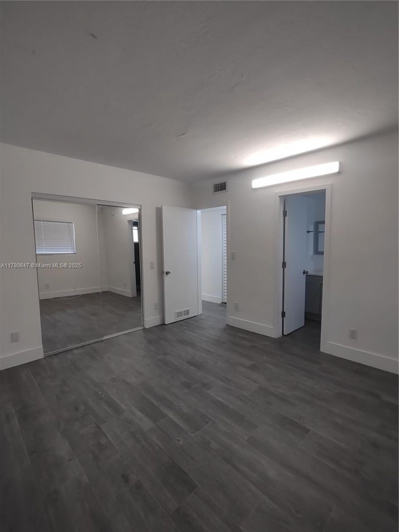 1895 Venice Park Dr, Unit 16B, North Miami, FL 33181 Photo