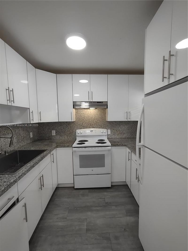 1895 Venice Park Dr, Unit 16B, North Miami, FL 33181 Photo