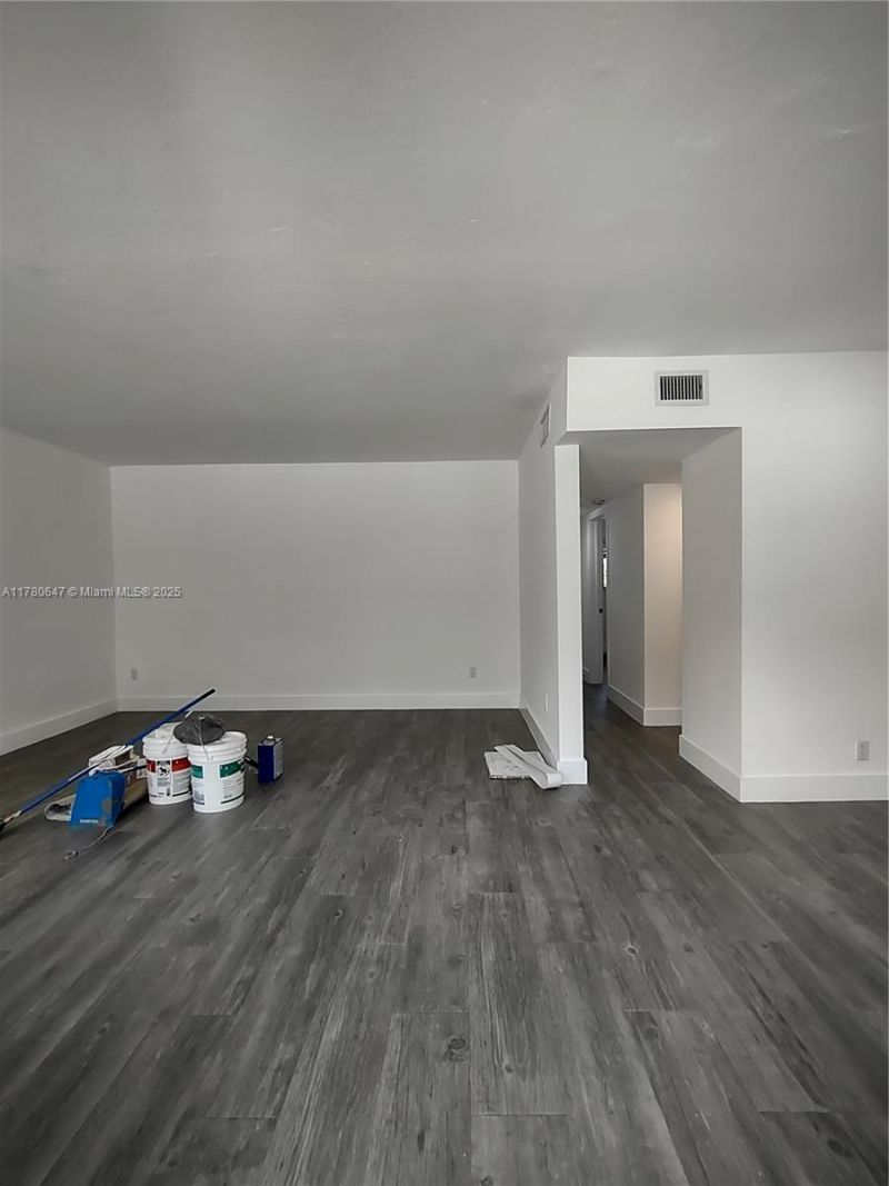 1895 Venice Park Dr, Unit 16B, North Miami, FL 33181 Photo