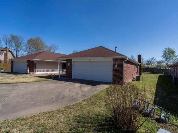 825 Linden Street, Rogers, AR 72756