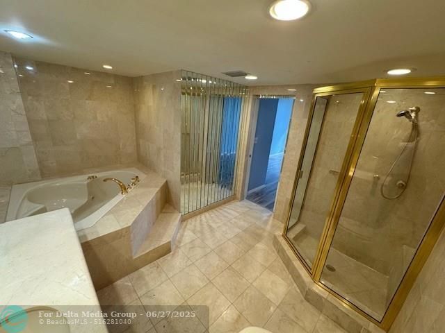 230 174th St, Unit 814, Sunny Isles Beach, FL 33160 Photo