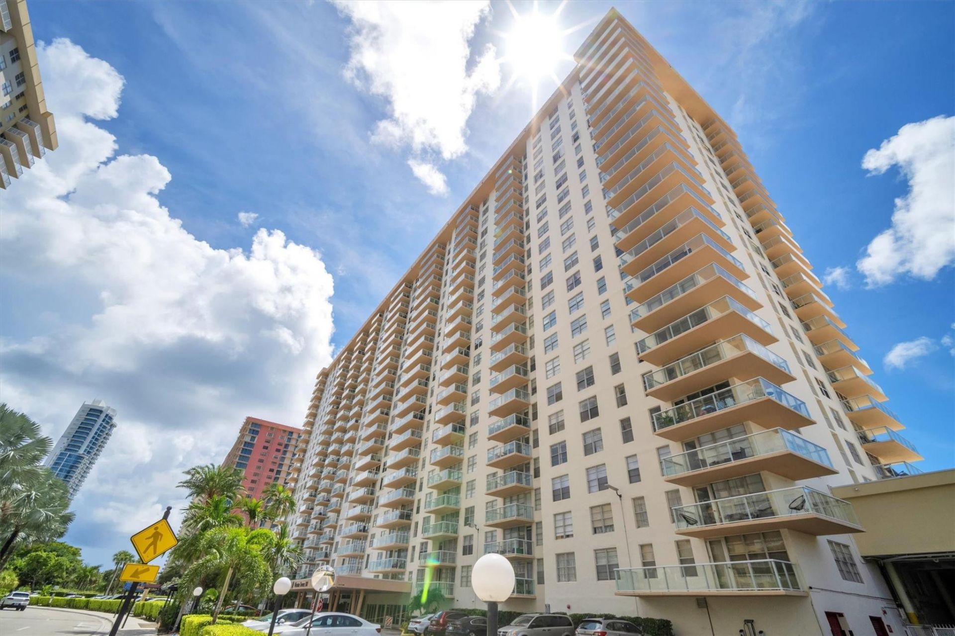 230 174th Street, Unit 814, Sunny Isles Beach, FL 33160 Photo