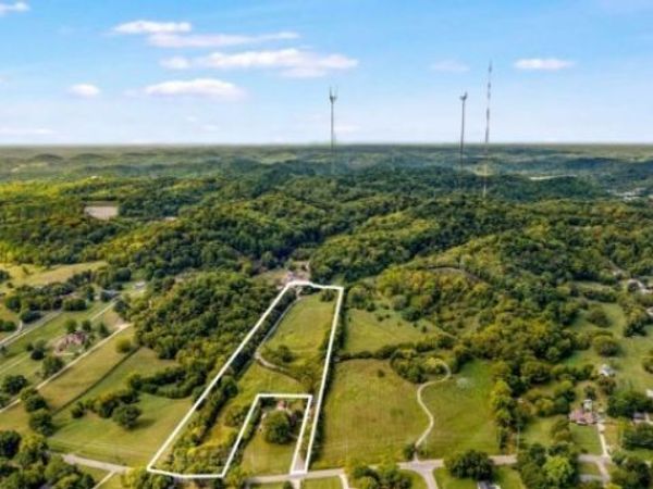 10 Hillenglade Dr, Nashville, TN 37207