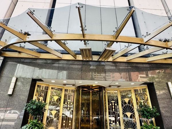 111 E Chestnut Street, Chicago, IL 60611