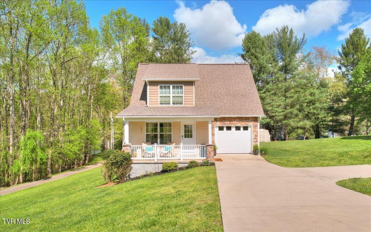 712 Lake Point Drive, Piney Flats, TN 37686 Main Photo