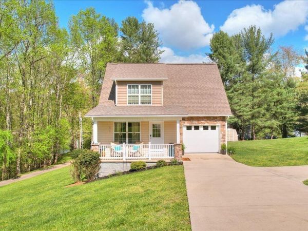 712 Lake Point Drive, Piney Flats, TN 37686