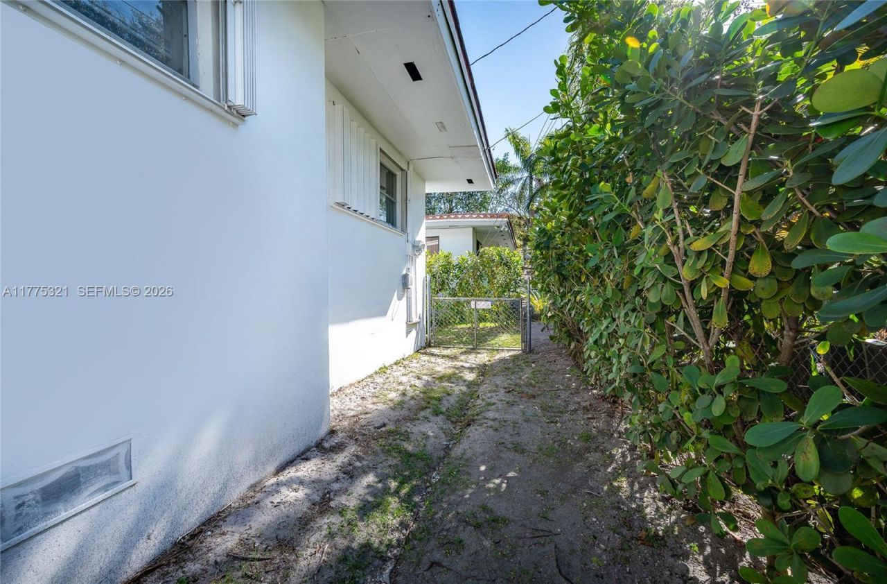 1704 S Le Jeune Rd, Coral Gables, FL 33134 Photo