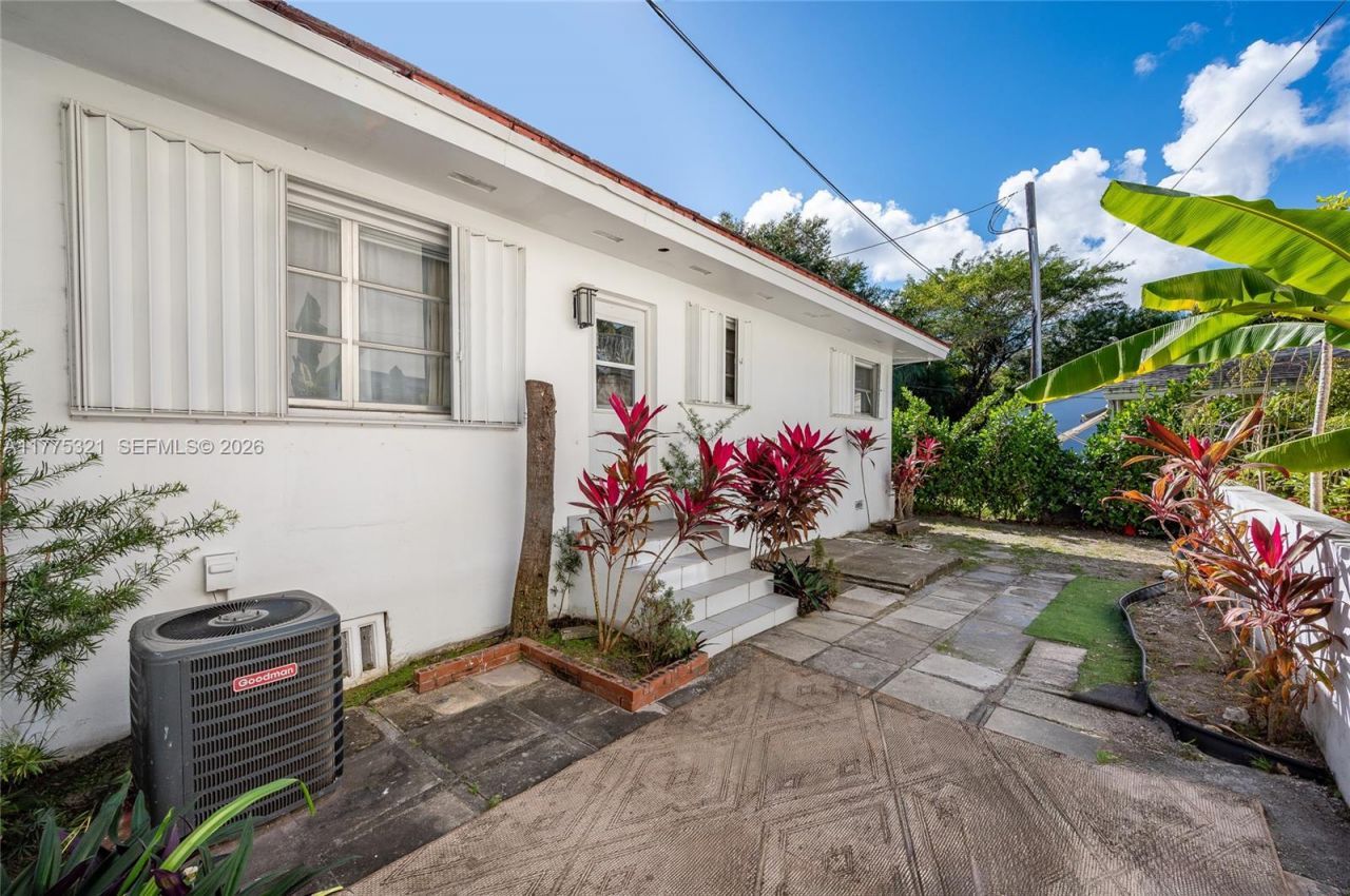 1704 S Le Jeune Rd, Coral Gables, FL 33134 Photo