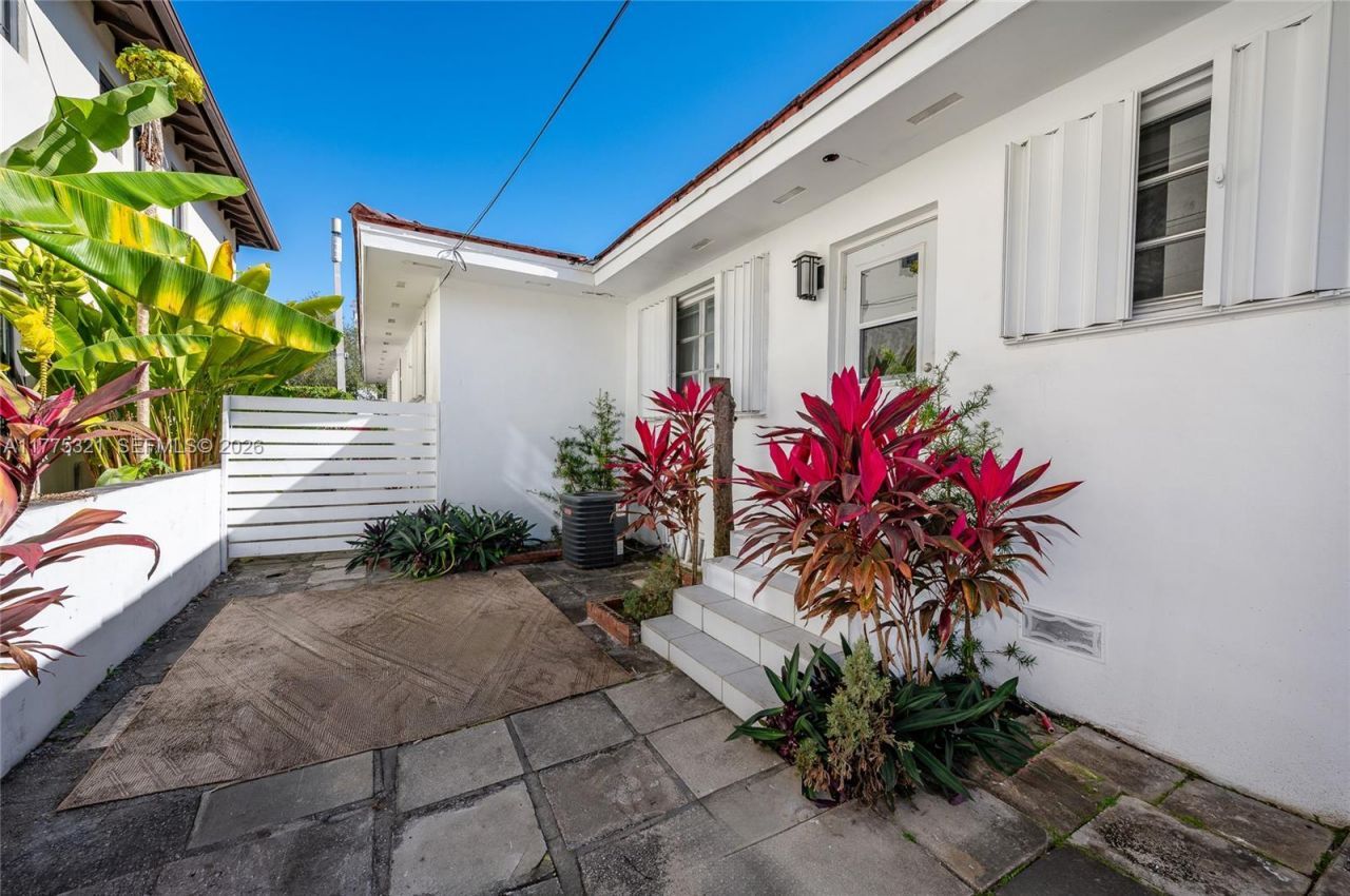 1704 S Le Jeune Rd, Coral Gables, FL 33134 Photo