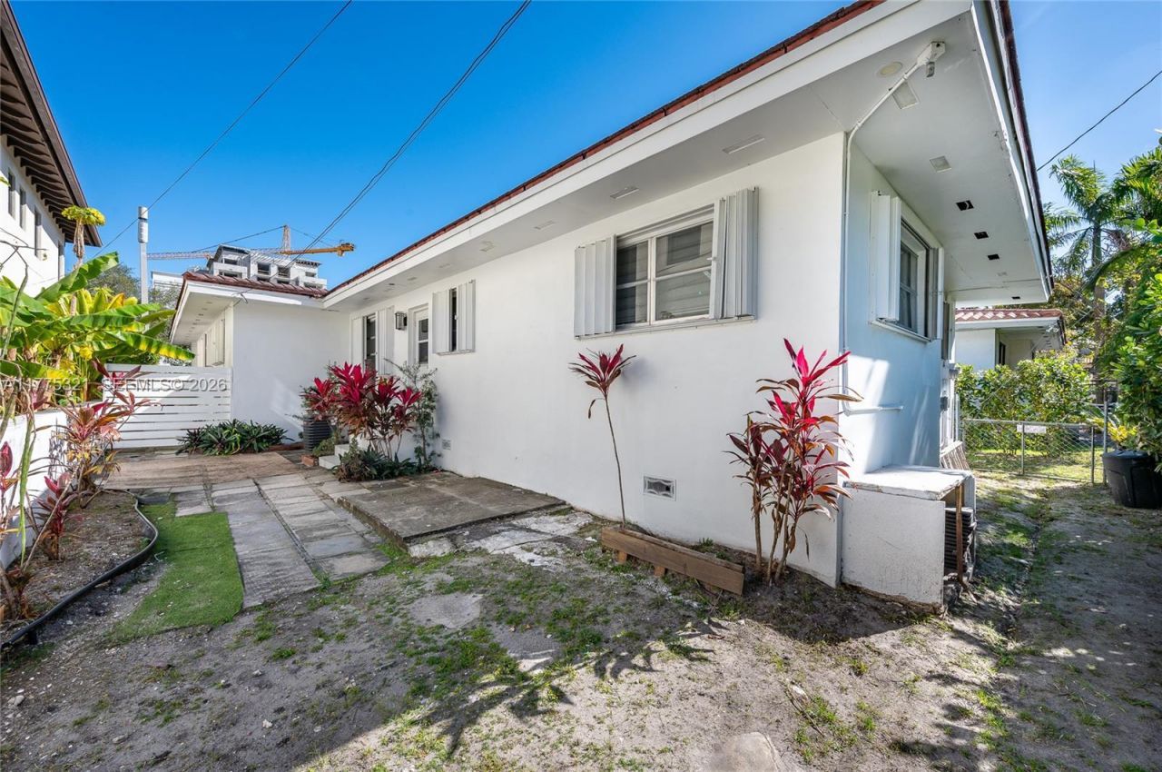 1704 S Le Jeune Rd, Coral Gables, FL 33134 Photo