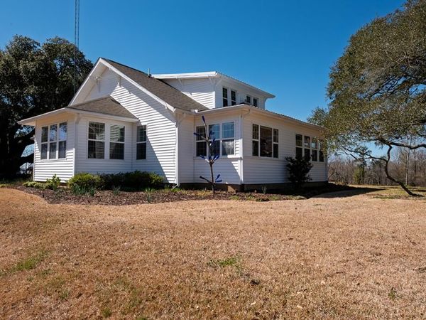 56 Kaiser Lake Rd, Natchez, MS 39120