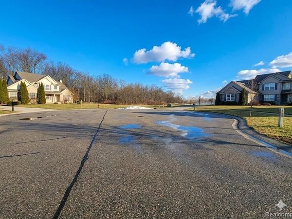 VALERIAN Court, Grand Blanc, MI 48439