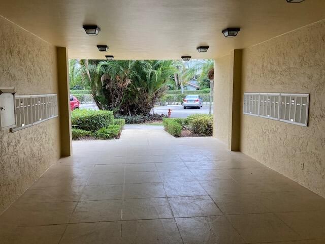 2820 Tennis Club Drive, Unit 401, West Palm Beach, FL 33417 Photo