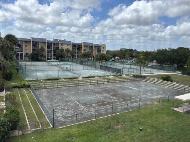 2820 Tennis Club Drive, Unit 401, West Palm Beach, FL 33417 Photo