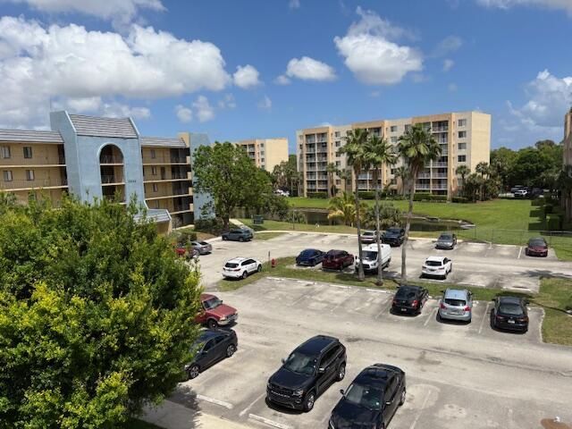 2820 Tennis Club Drive, Unit 401, West Palm Beach, FL 33417 Photo