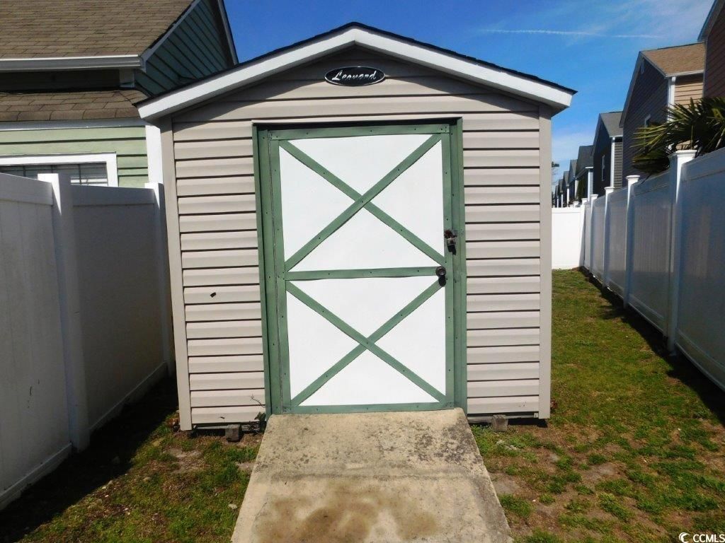 910 Emanon St. Photo 17