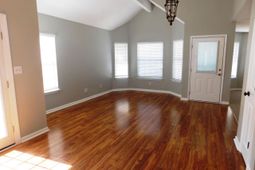 910 Emanon St. photo 4