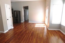 910 Emanon St. photo 4