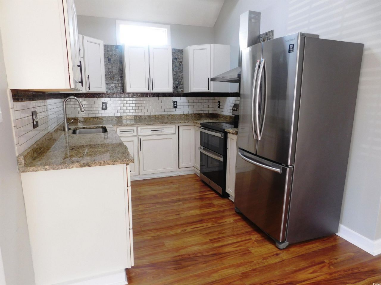 910 Emanon St. Photo 4