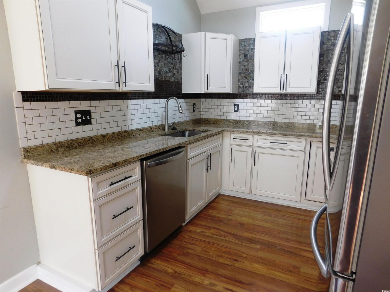 910 Emanon St. Photo 5