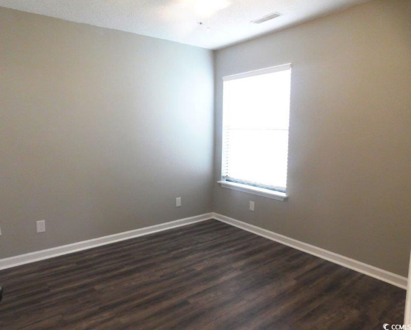 910 Emanon St. Photo 9