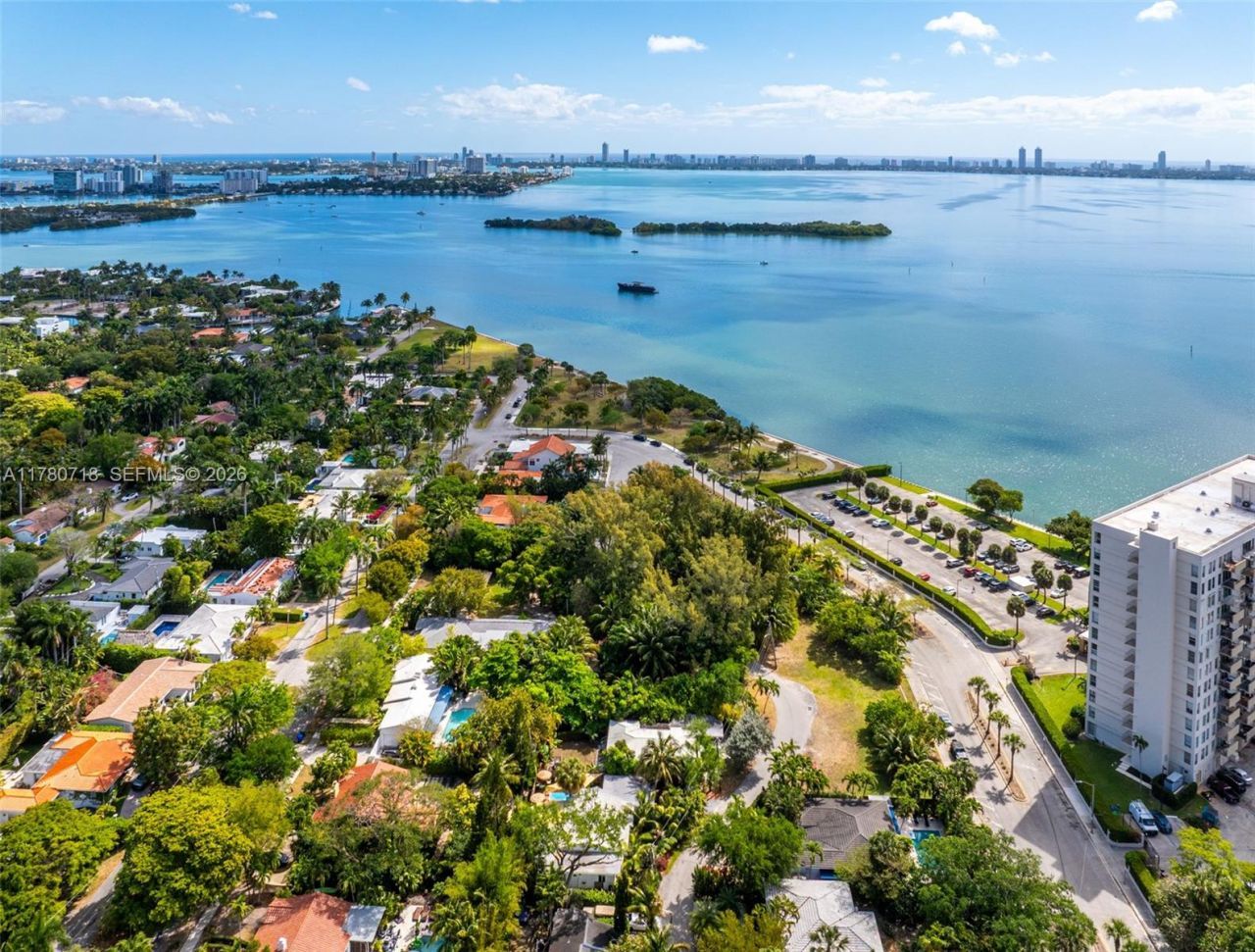 890 NE 70th St, Miami, FL 33138 Photo