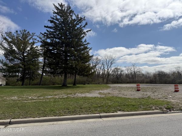 1060 1056 S Washington Street, Van Wert, OH 45891