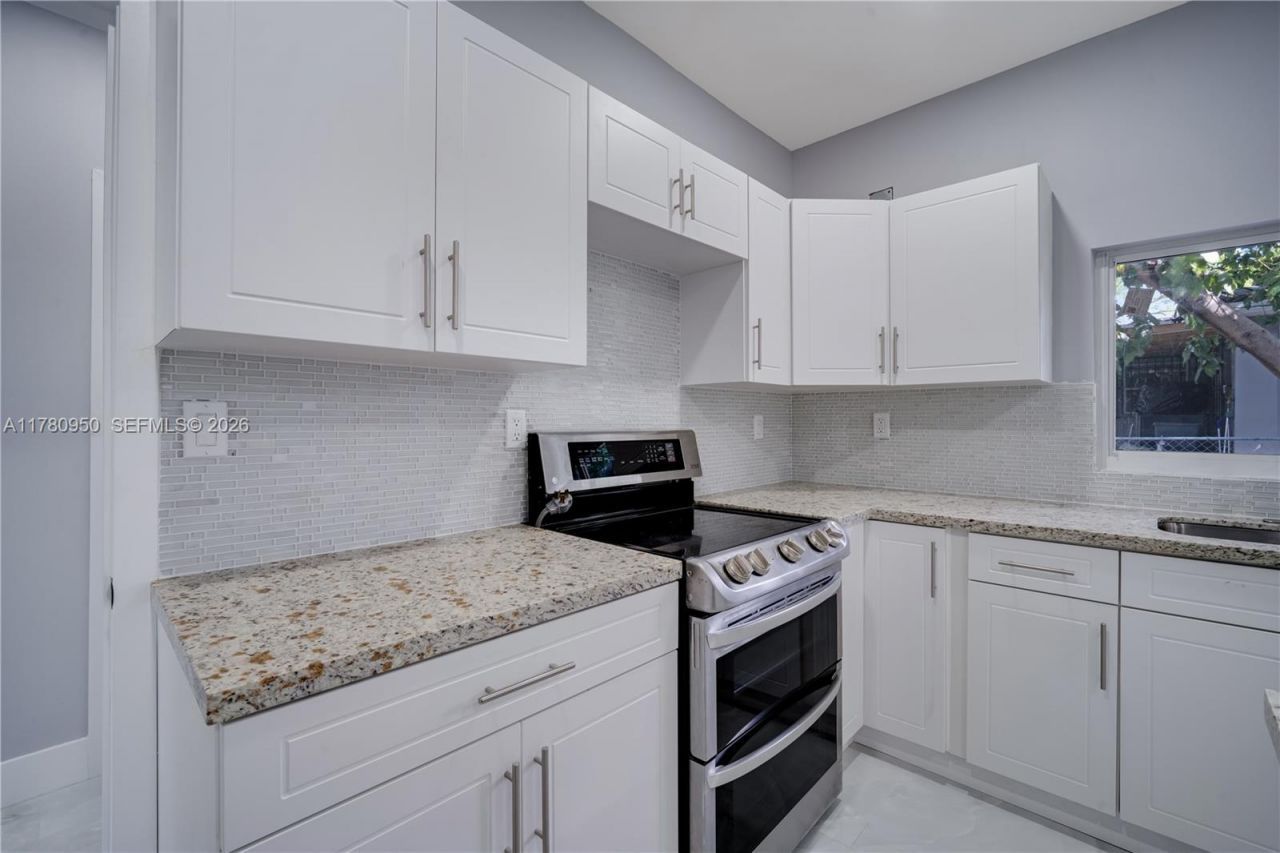 1114 SW 13th Ct, Miami, FL 33135 Photo