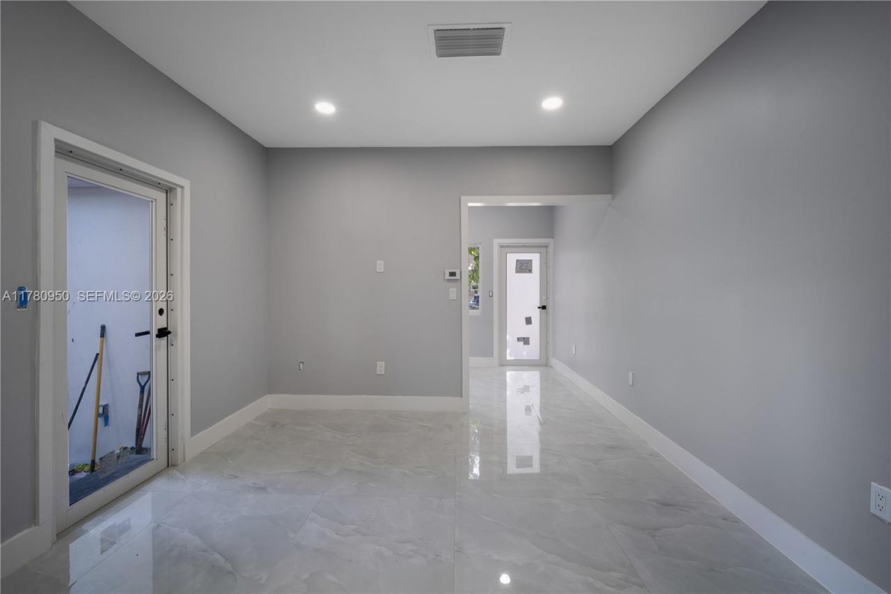 1114 SW 13th Ct, Miami, FL 33135 Photo