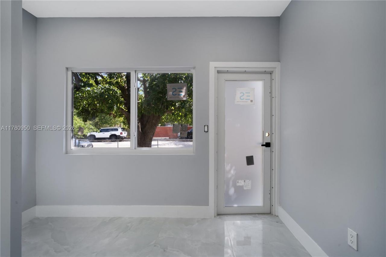 1114 SW 13th Ct, Miami, FL 33135 Photo