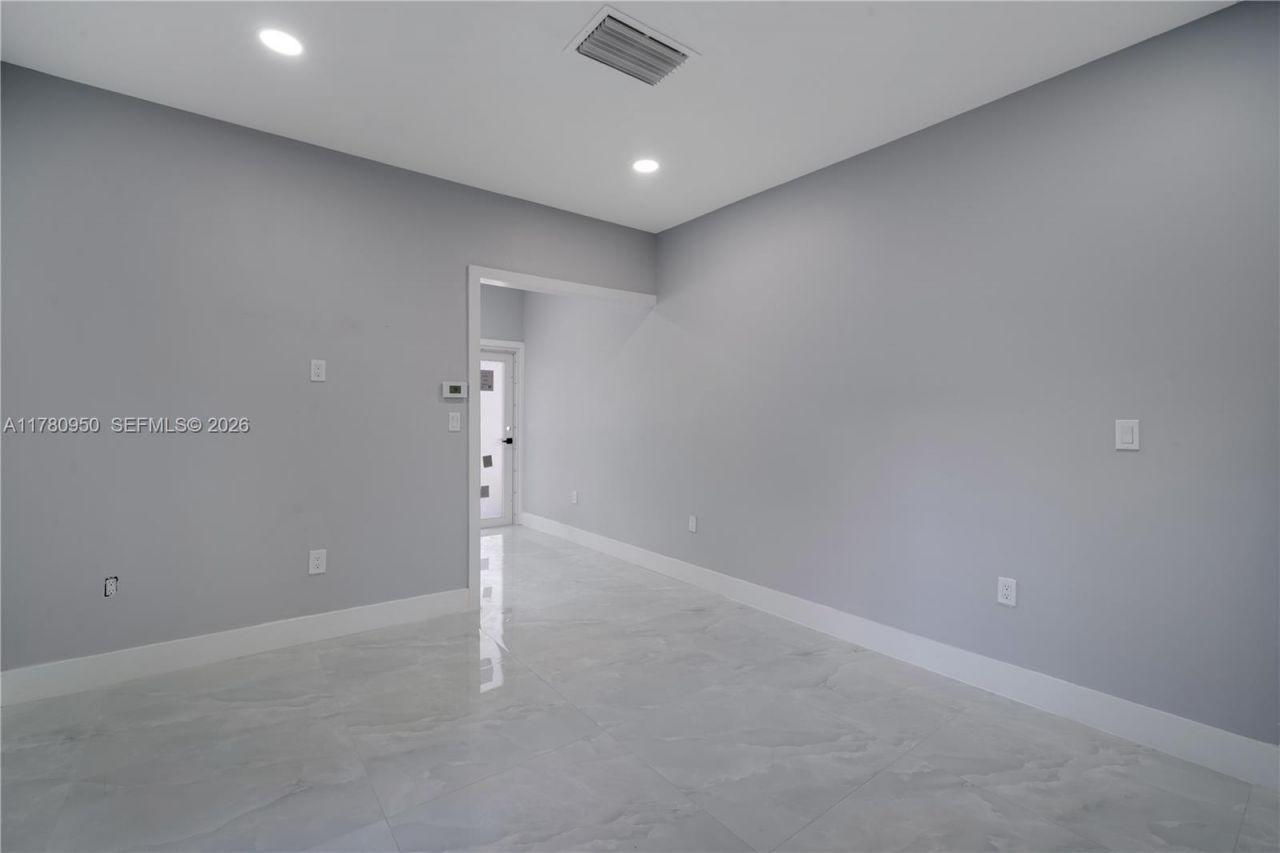 1114 SW 13th Ct, Miami, FL 33135 Photo