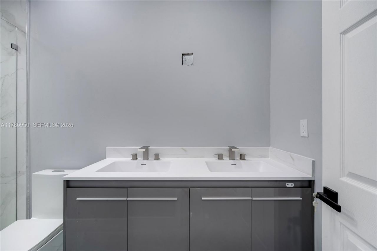 1114 SW 13th Ct, Miami, FL 33135 Photo