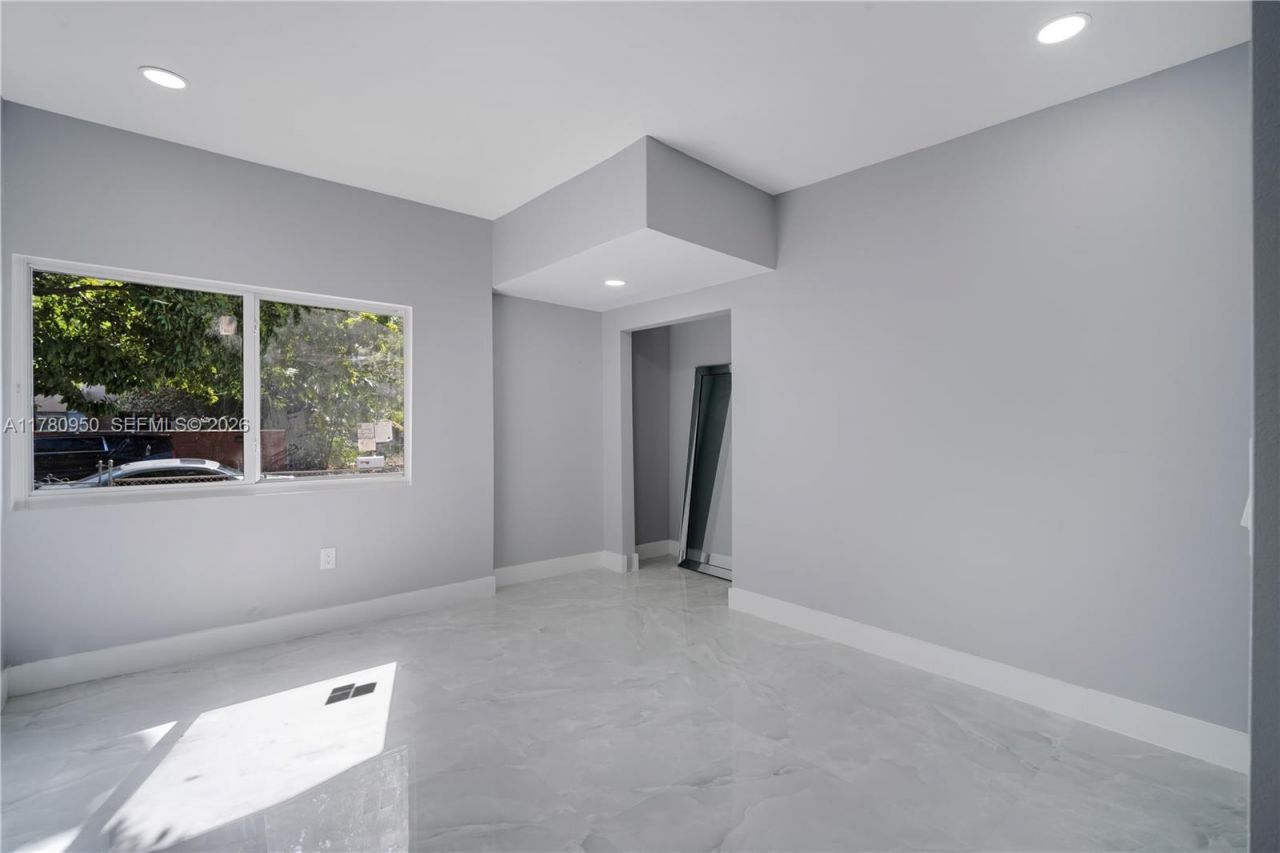 1114 SW 13th Ct, Miami, FL 33135 Photo