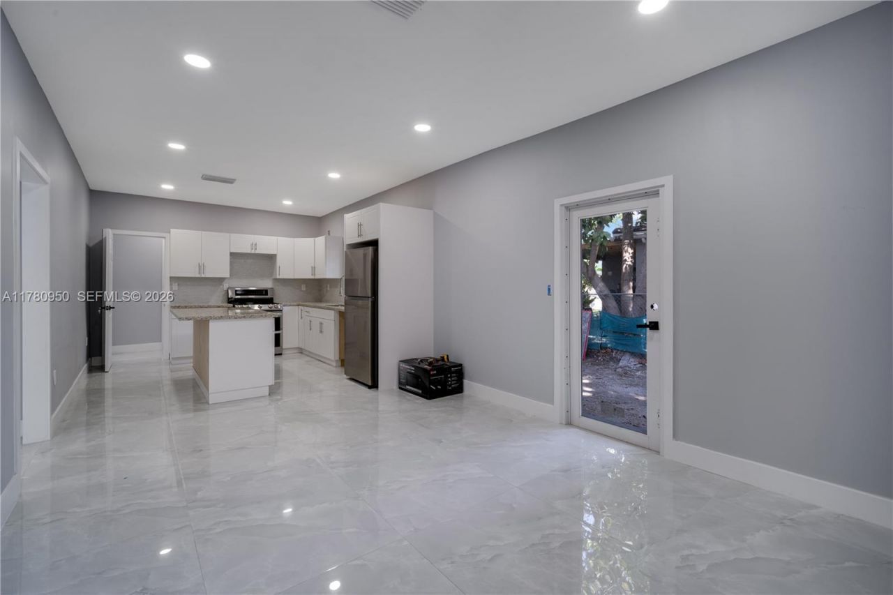 1114 SW 13th Ct, Miami, FL 33135 Photo