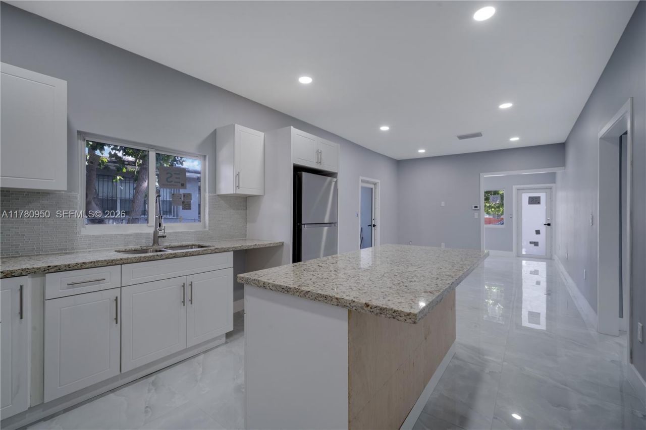 1114 SW 13th Ct, Miami, FL 33135 Photo