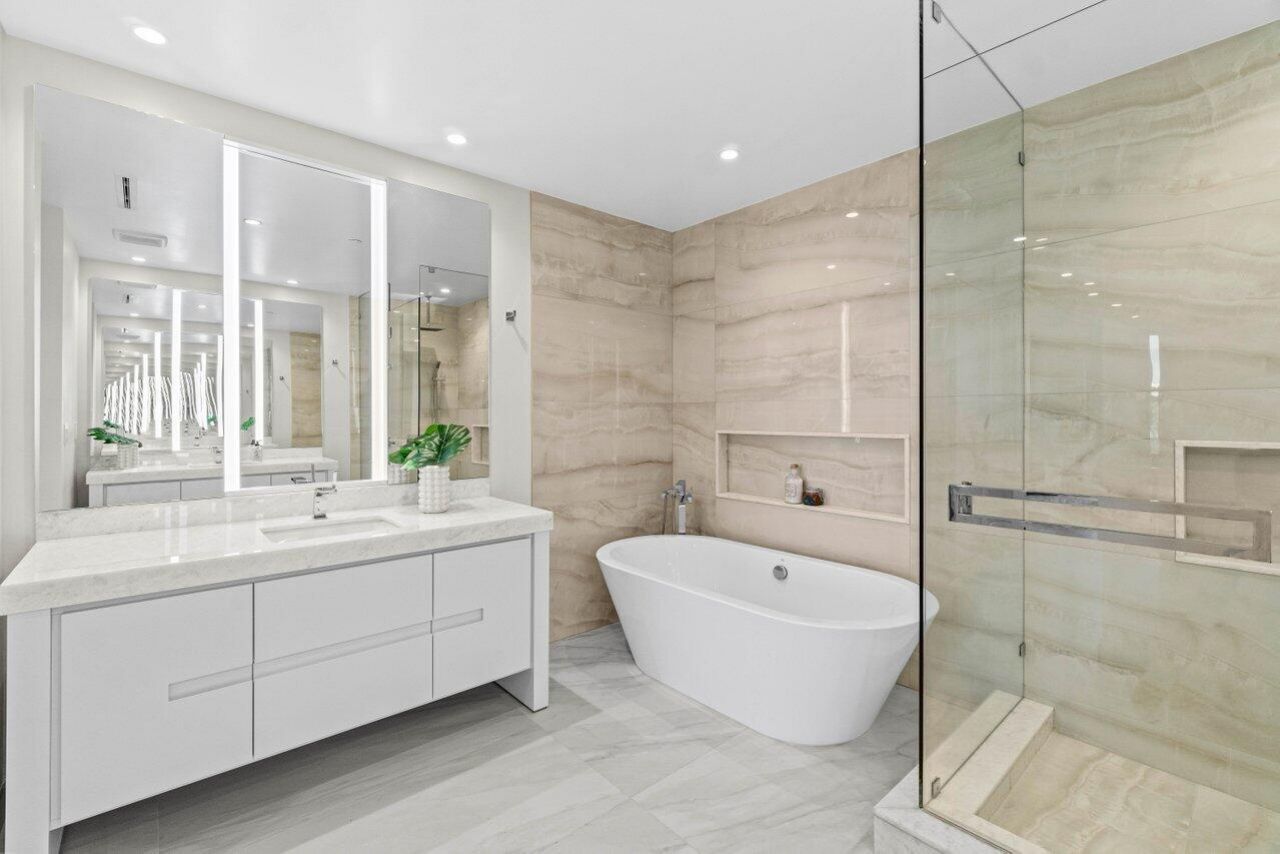 220 SE Mizner Boulevard, Unit 404, Boca Raton, FL 33432 Photo