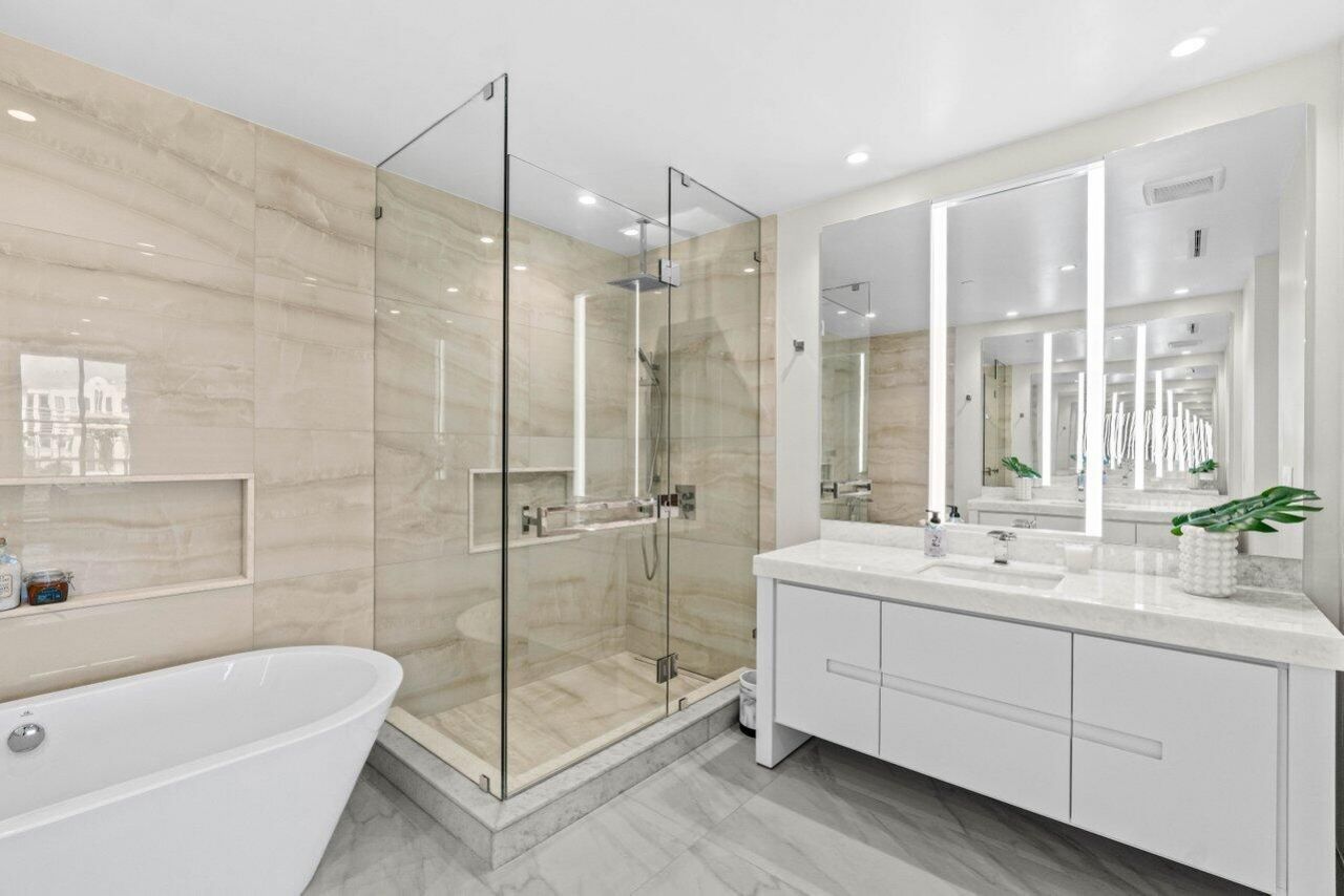 220 SE Mizner Boulevard, Unit 404, Boca Raton, FL 33432 Photo