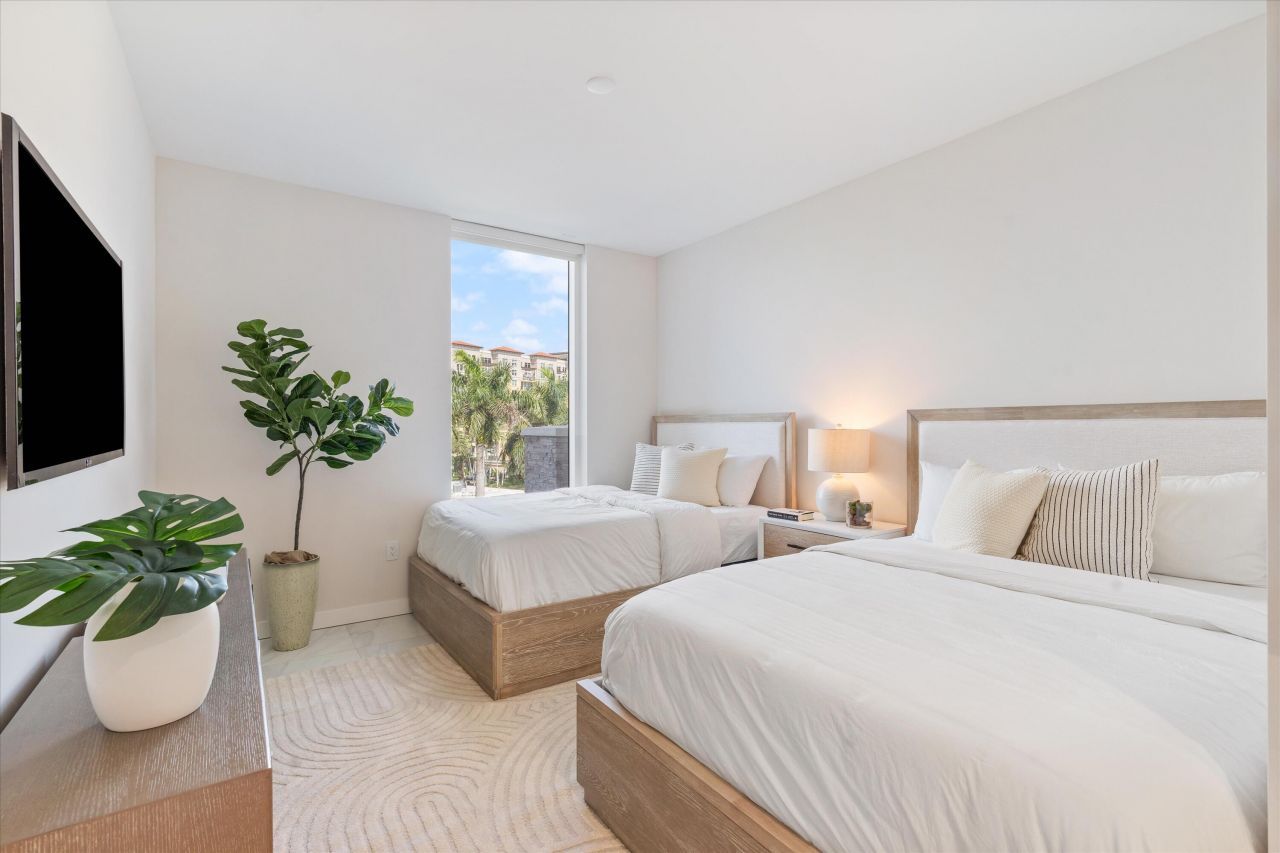 220 SE Mizner Boulevard, Unit 404, Boca Raton, FL 33432 Photo