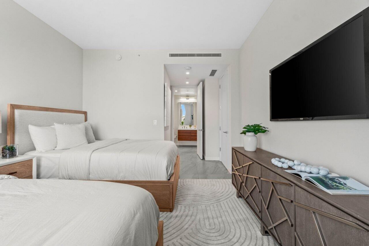 220 SE Mizner Boulevard, Unit 404, Boca Raton, FL 33432 Photo