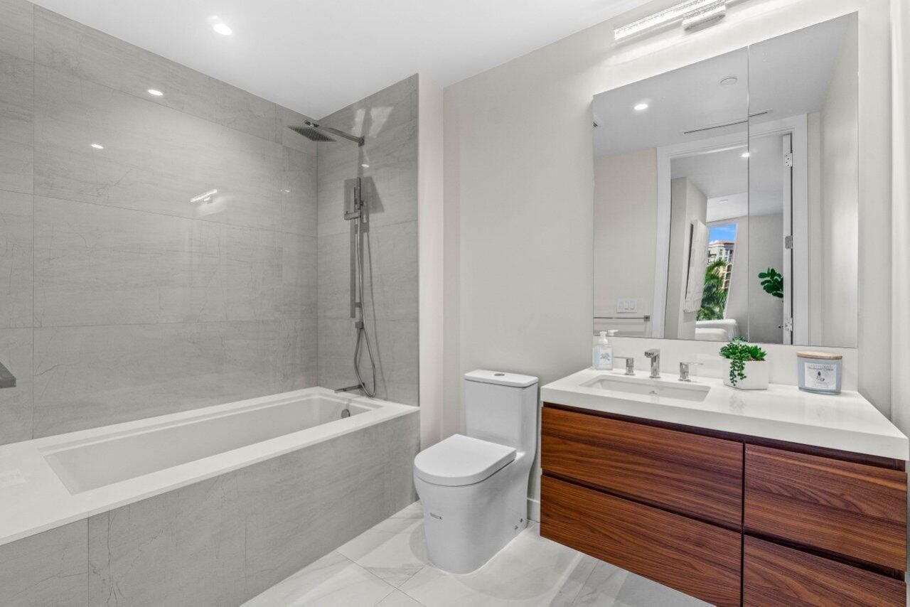 220 SE Mizner Boulevard, Unit 404, Boca Raton, FL 33432 Photo