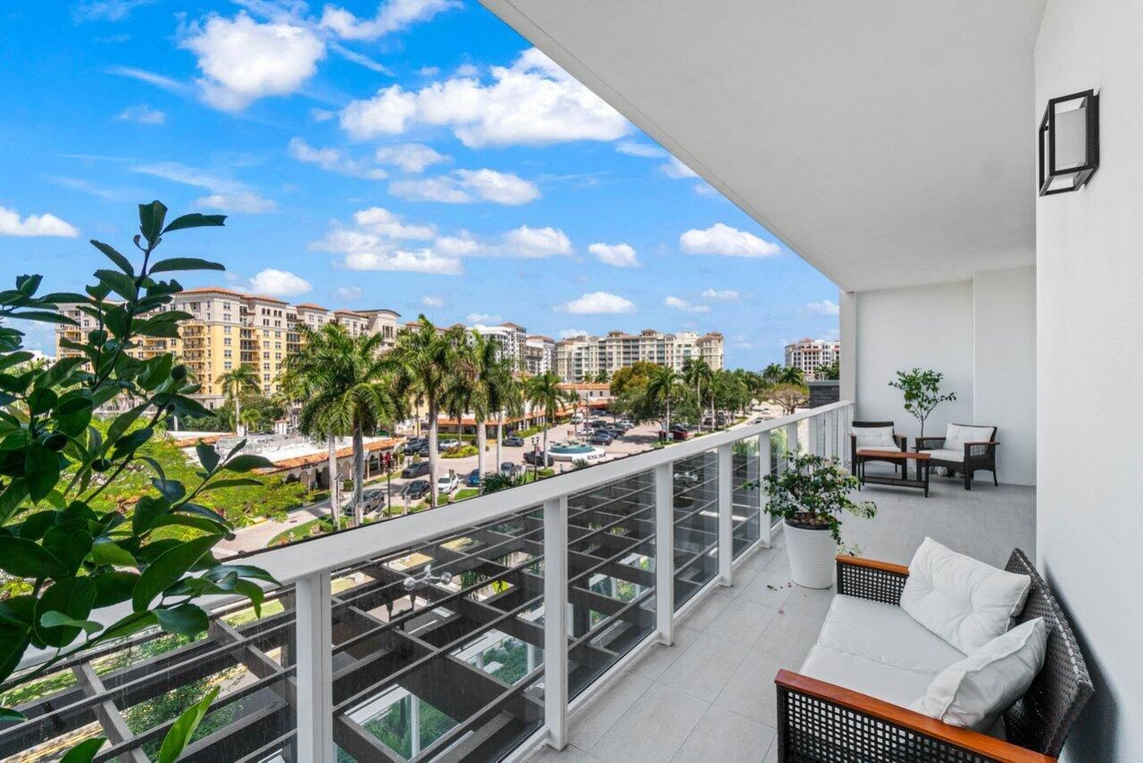 220 SE Mizner Boulevard, Unit 404, Boca Raton, FL 33432 Photo