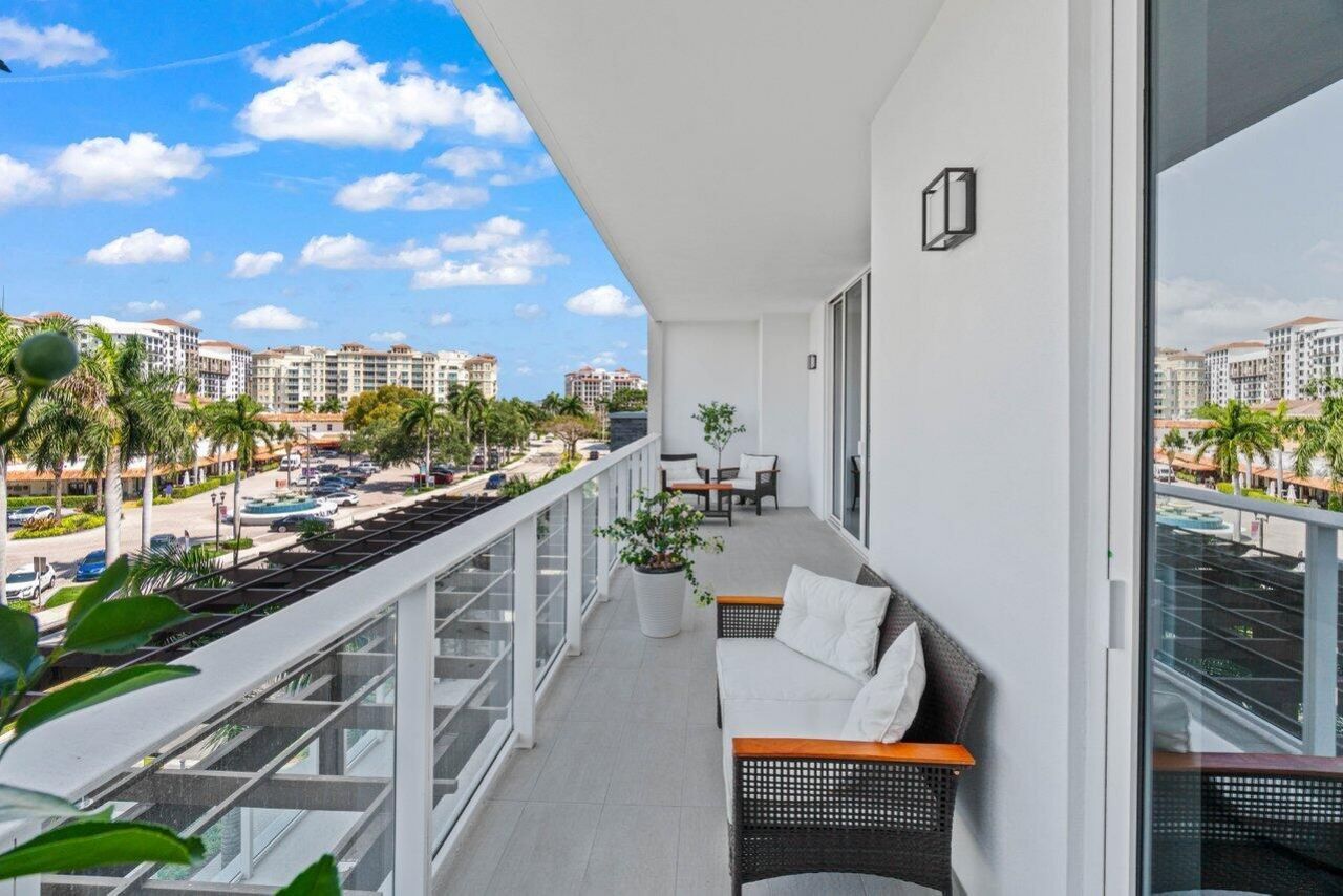 220 SE Mizner Boulevard, Unit 404, Boca Raton, FL 33432 Photo