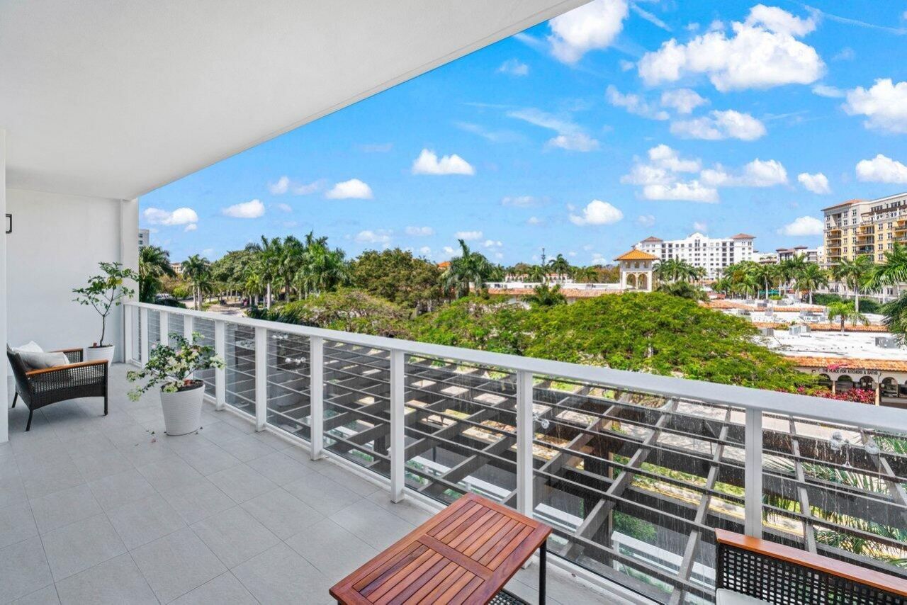 220 SE Mizner Boulevard, Unit 404, Boca Raton, FL 33432 Photo