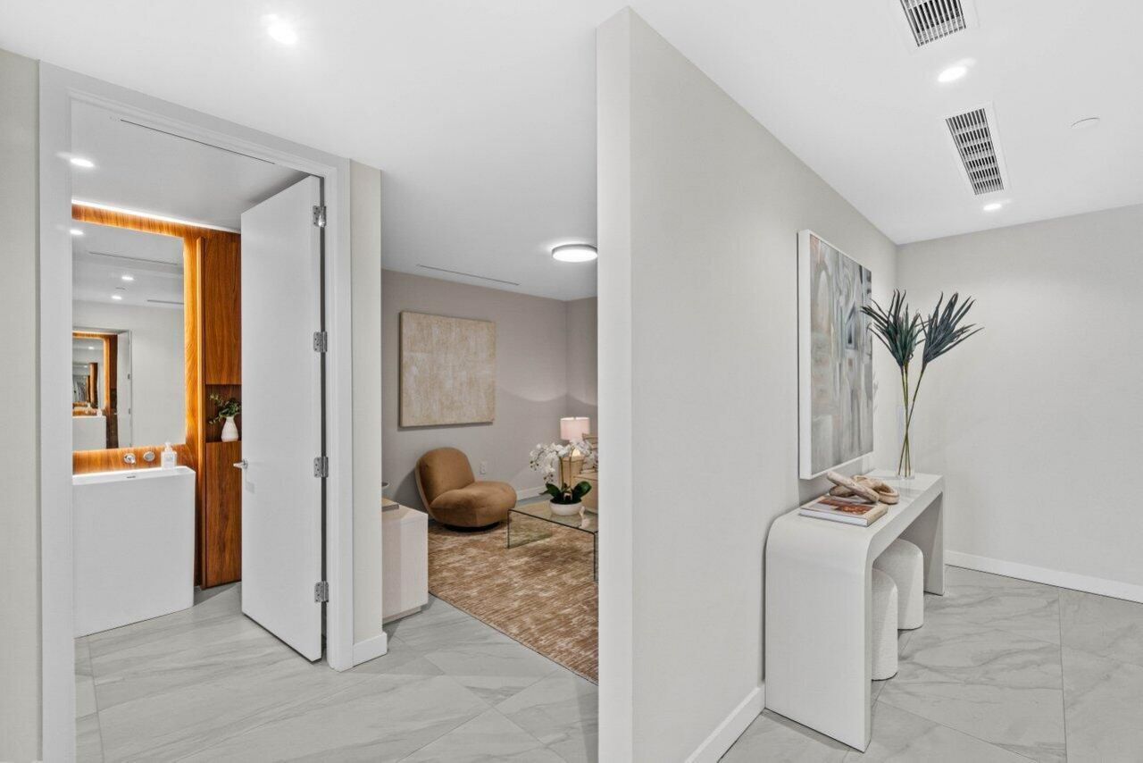 220 SE Mizner Boulevard, Unit 404, Boca Raton, FL 33432 Photo