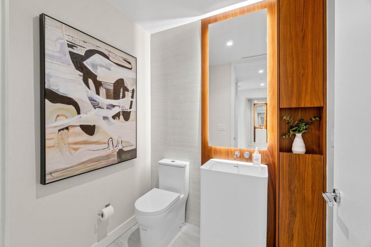 220 SE Mizner Boulevard, Unit 404, Boca Raton, FL 33432 Photo